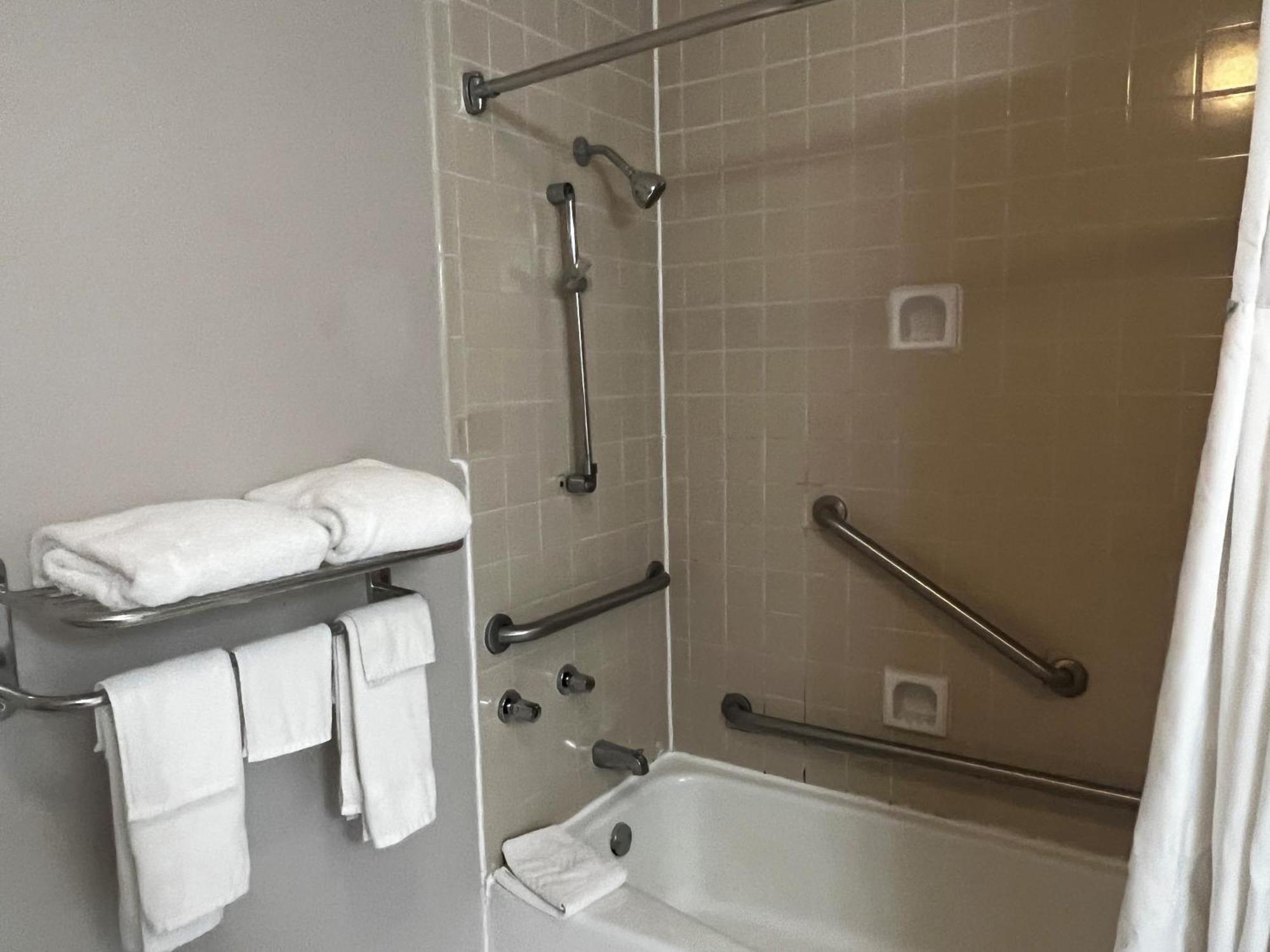 Baymont By Wyndham Port Arthur - Groves Area Bagian luar foto