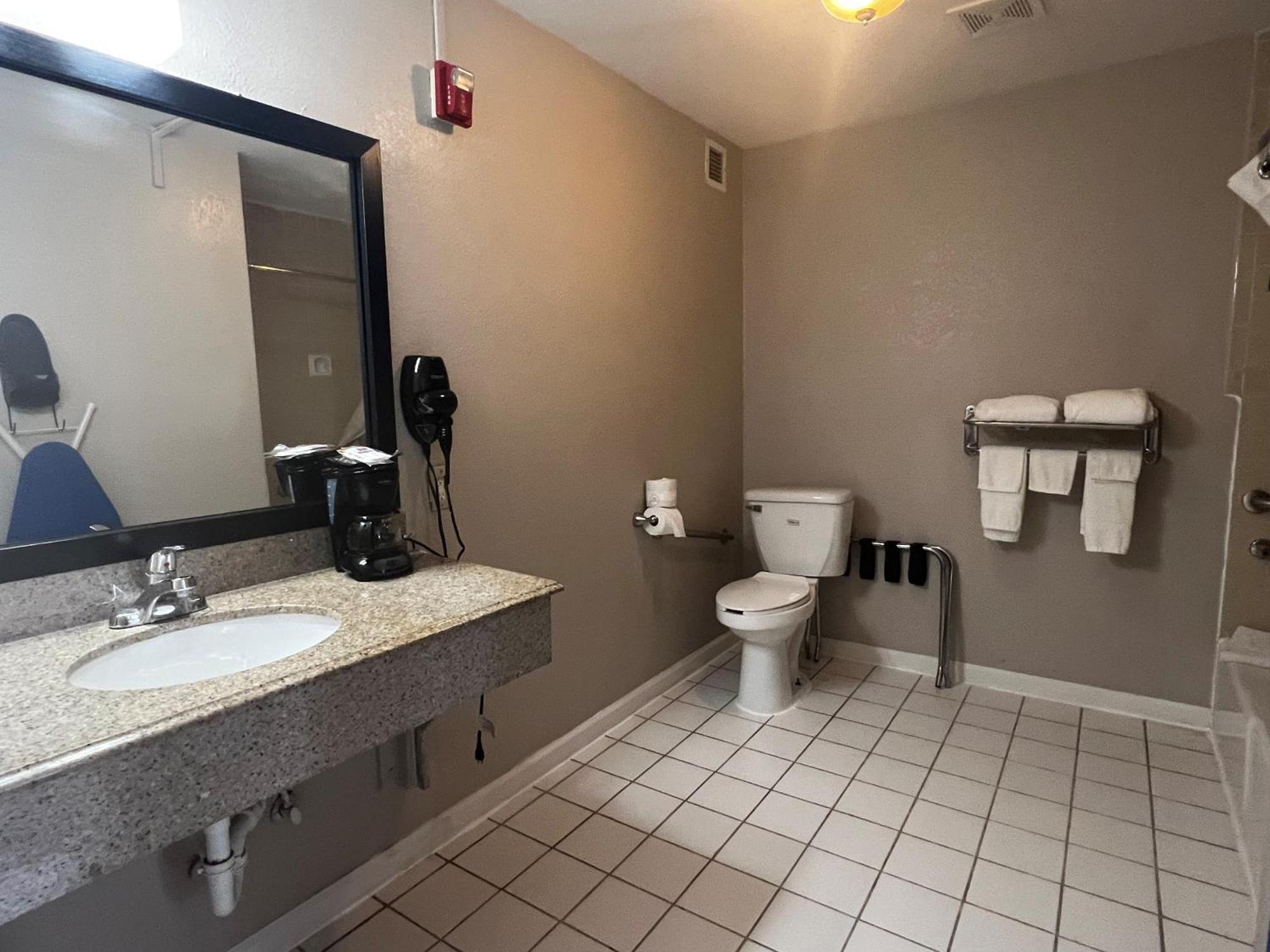 Baymont By Wyndham Port Arthur - Groves Area Bagian luar foto